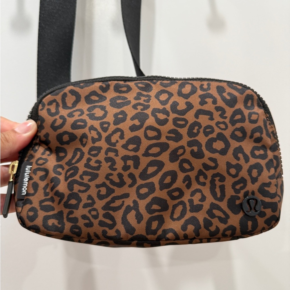 NWOT Lululemon Everywhere Belt Bag
